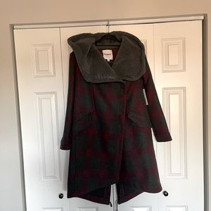New with tags- BB Dakota Plaid Jacket with hood